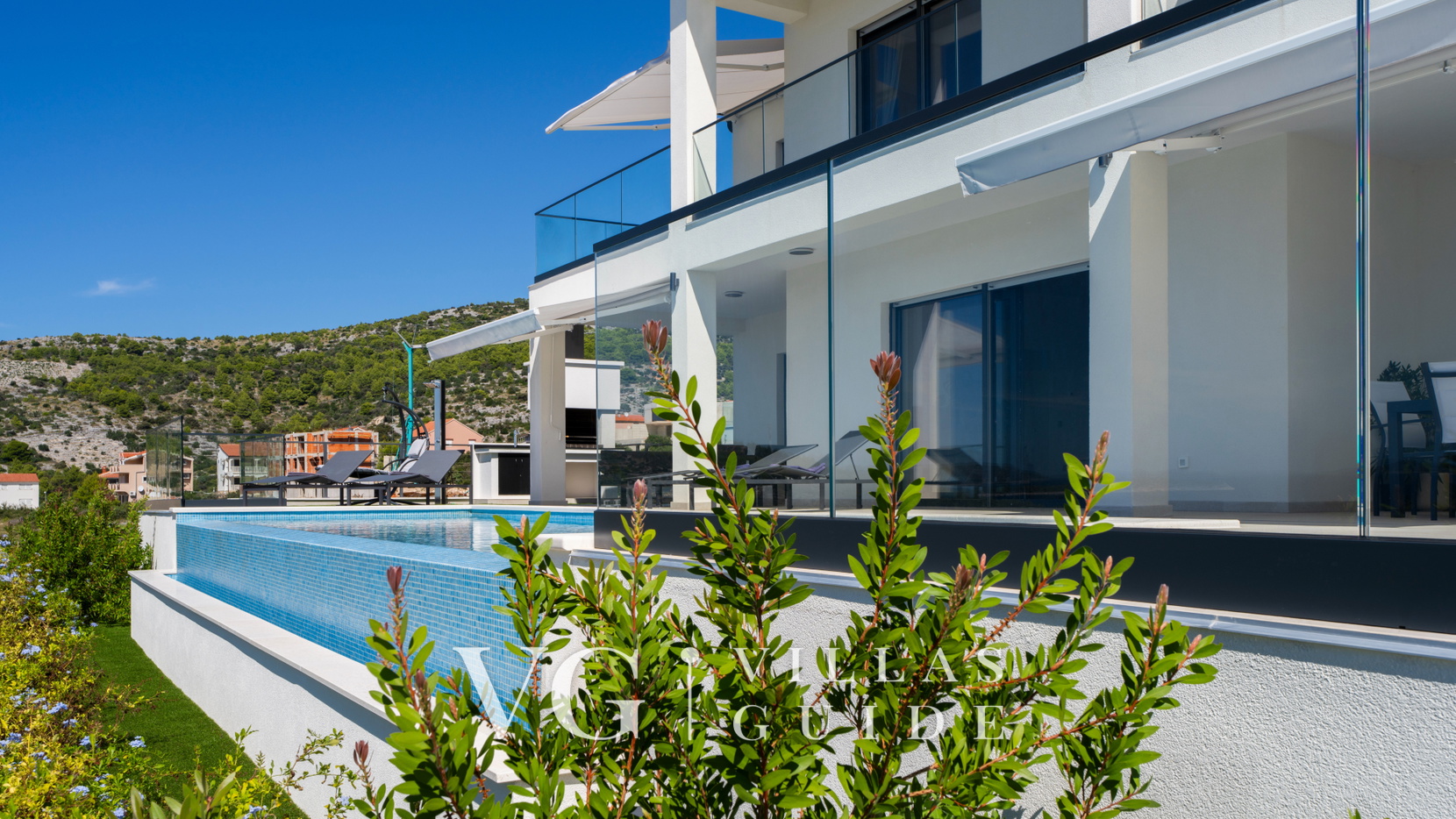 Villa Infinity View Garden and property exterior