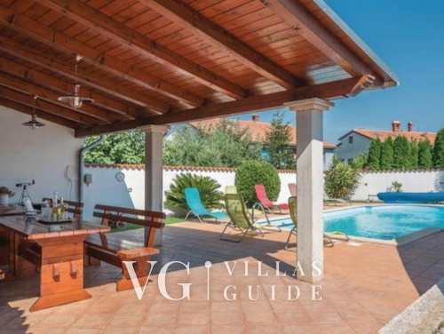 Apartment Biserka with shared pool