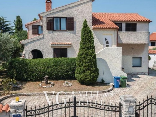 Apartment Biserka with shared pool