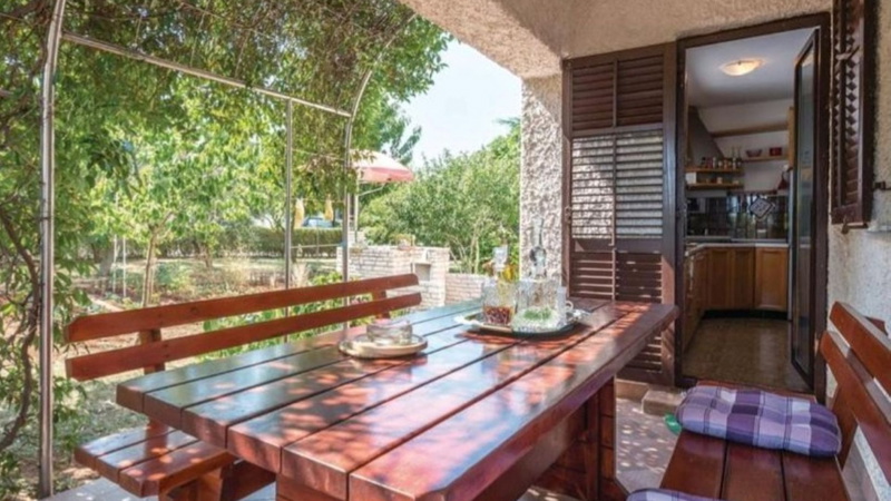 Apartment Biserka with shared pool