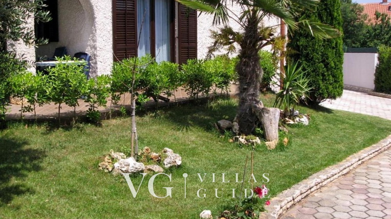 Apartment Biserka Garden and property exterior