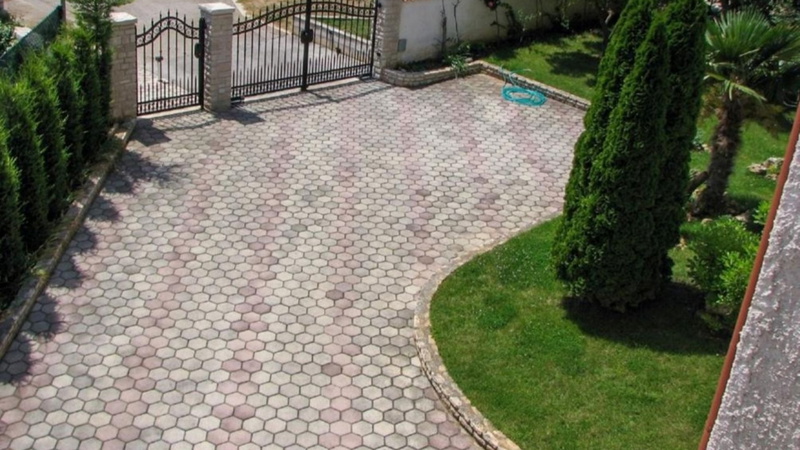 Apartment Biserka with shared pool