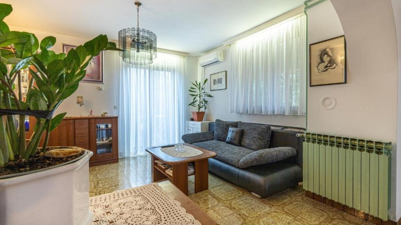 Apartment Biserka with shared pool