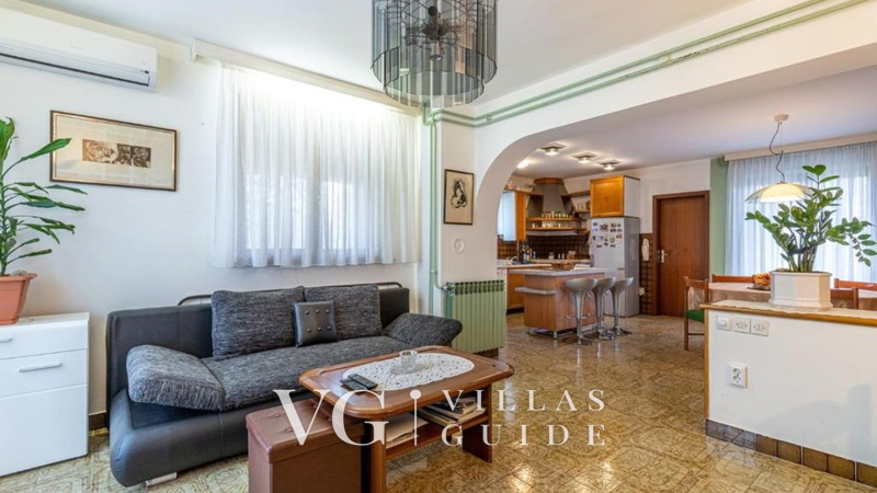 Apartment Biserka Living room