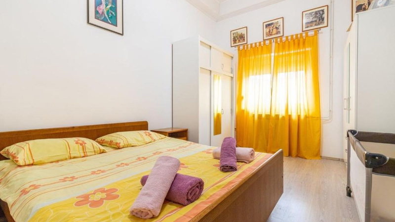 Apartment Biserka with shared pool