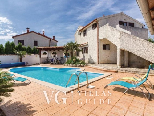 Apartment Biserka 2 with shared pool
