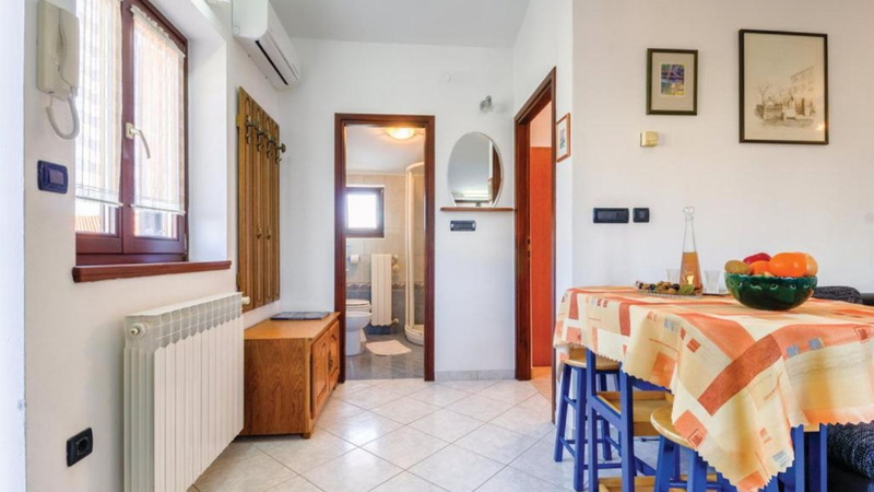 Apartment Biserka 2 with shared pool