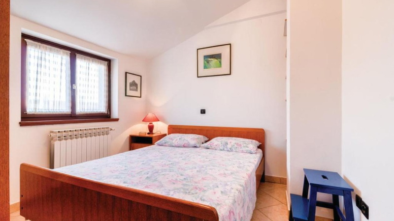 Apartment Biserka 2 with shared pool