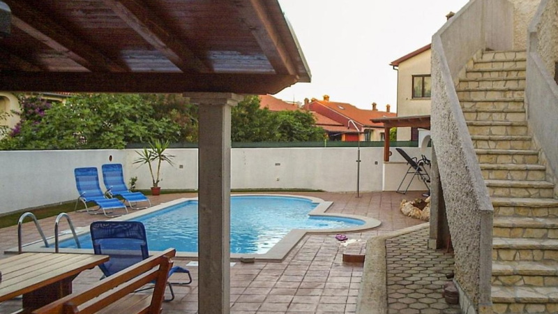 Apartment Biserka 2 with shared pool