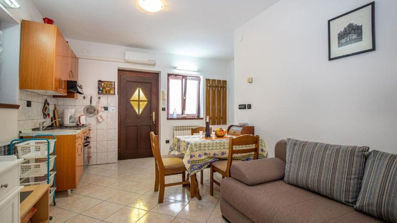 Apartment Biserka 2 with shared pool