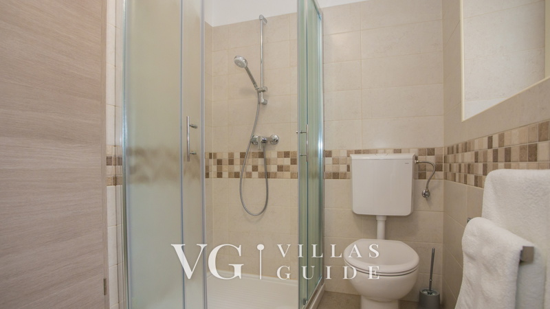 Holiday Home Zora - Radovani Bathroom