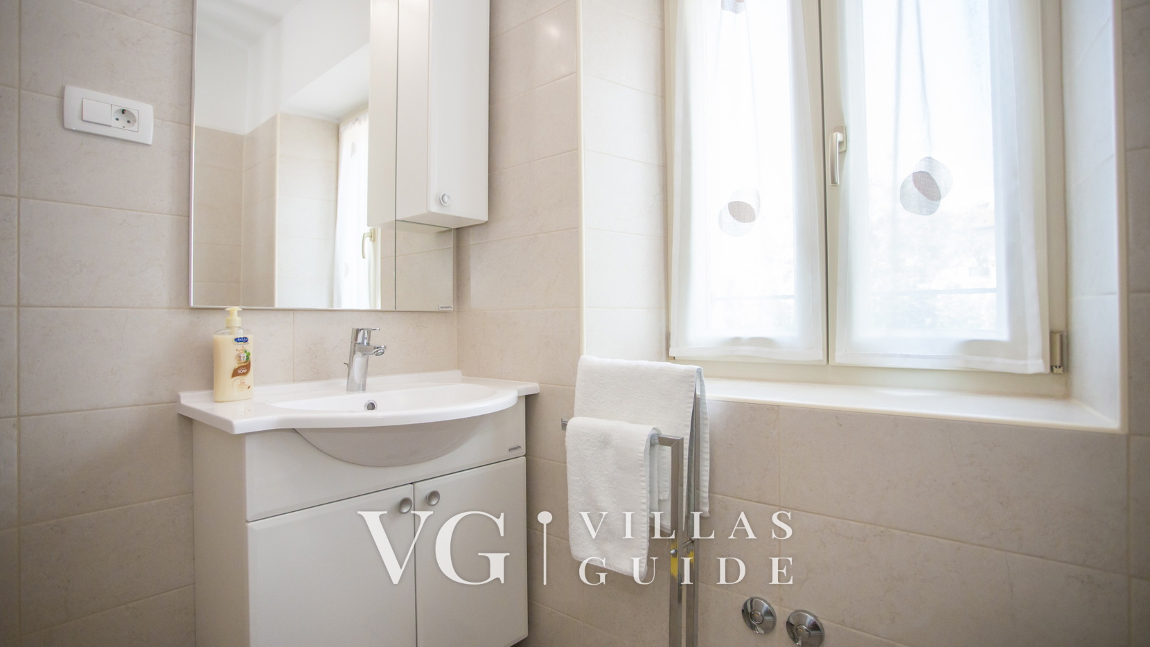 Holiday Home Zora - Radovani Bathroom