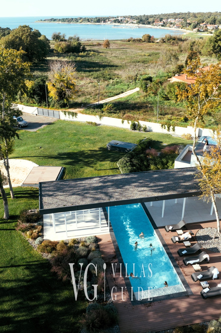 Villa Calvia Crispinilla Garden and property exterior