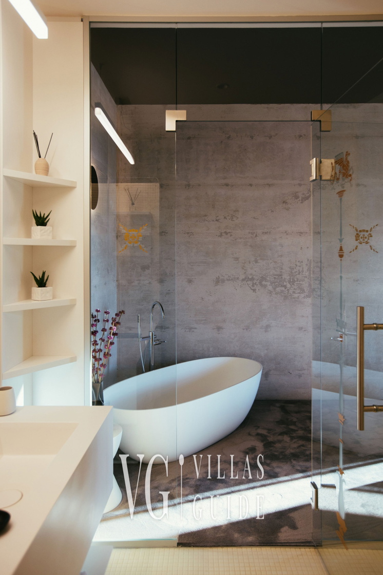 Villa Calvia Crispinilla Badezimmer