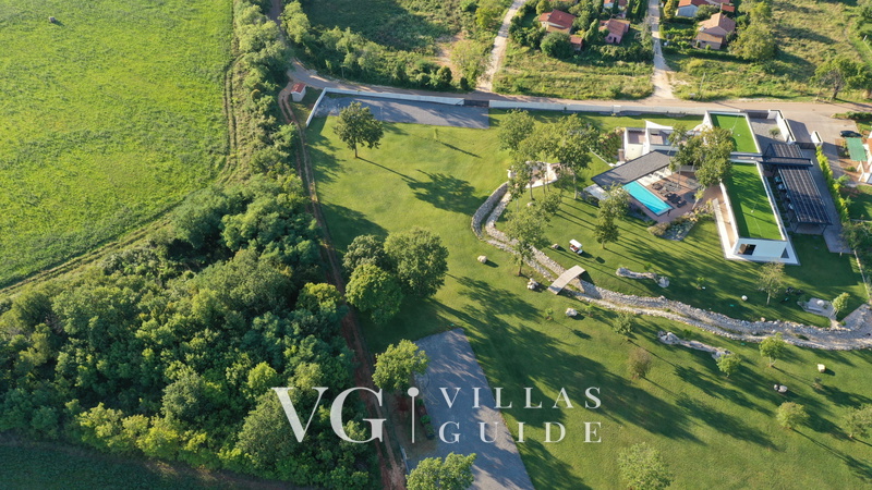 Villa Calvia Crispinilla Garten und Außenbereich