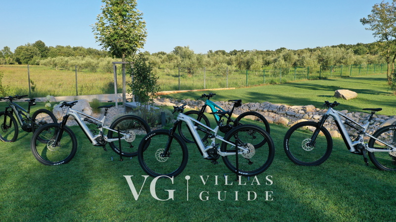 Villa Calvia Crispinilla Additional content