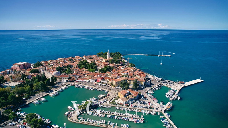 Villa Calvia Crispinilla micro_location