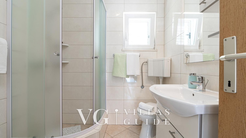 Holiday Home Ivona Bathroom