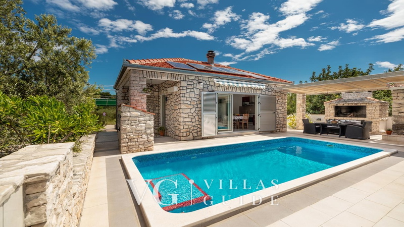 Holiday Home Ivona Garden and property exterior