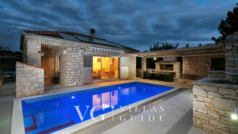 Holiday Home Ivona Garden and property exterior