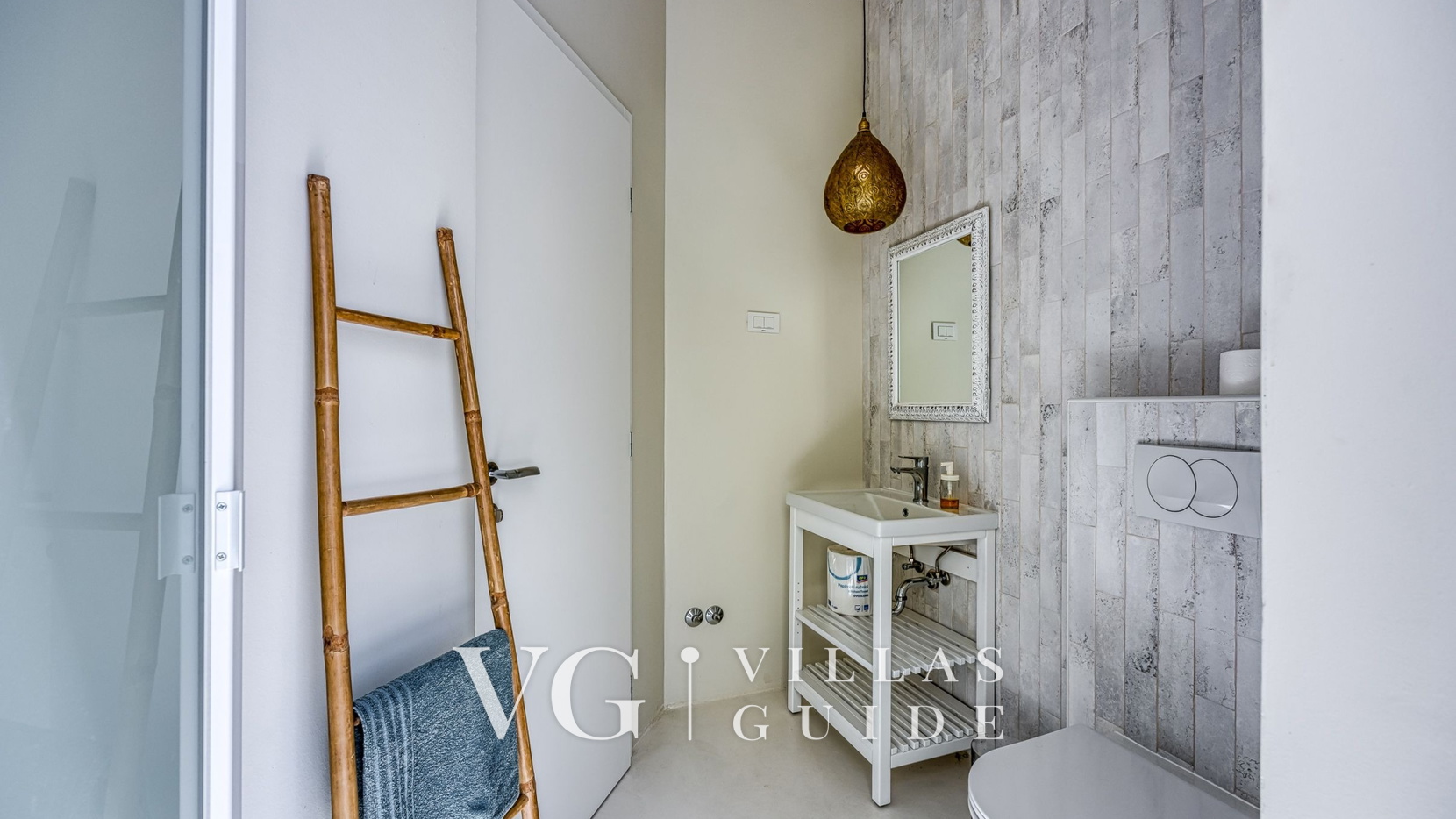 Villa Menta 4 Guest toilet