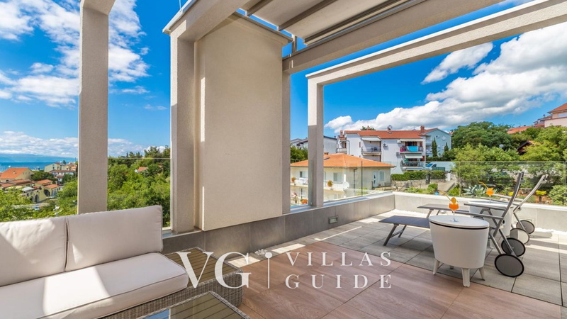 Sky & Sea Luxury Home Garden and property exterior