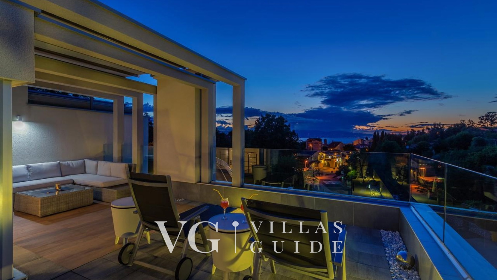 Sky & Sea Luxury Home Garden and property exterior