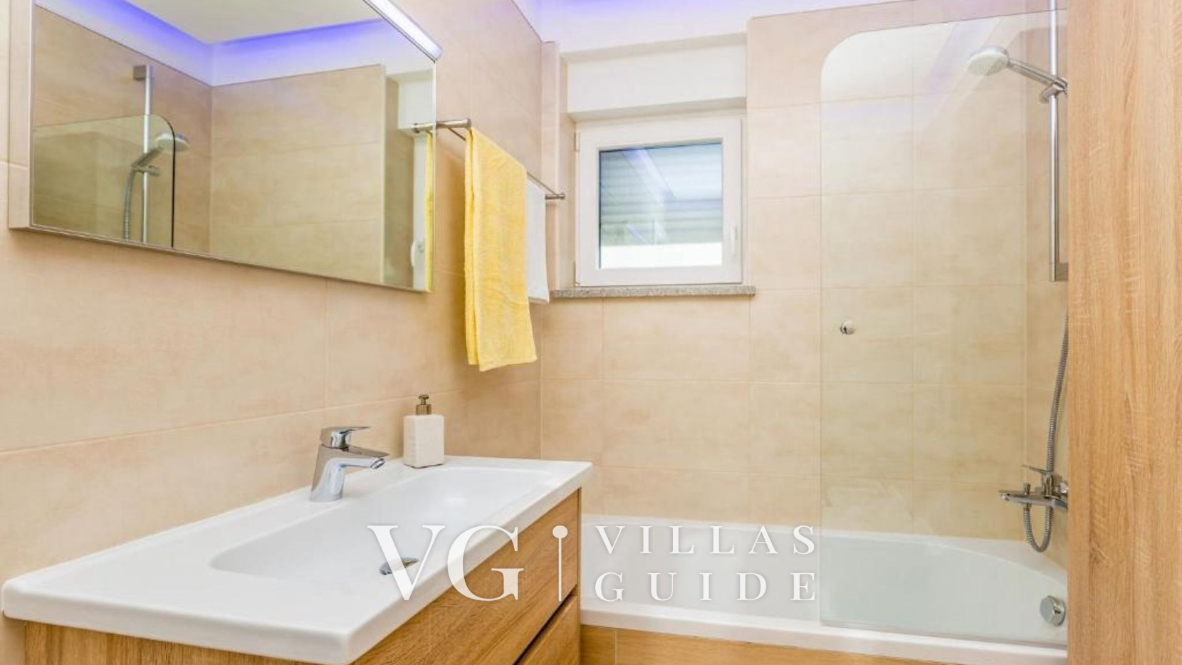 Sky & Sea Luxury Home Bathroom