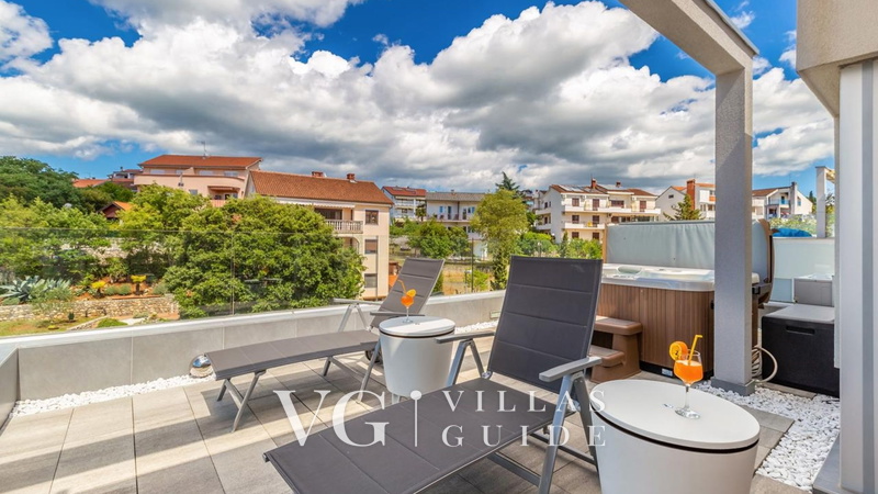 Sky & Sea Luxury Home Garden and property exterior