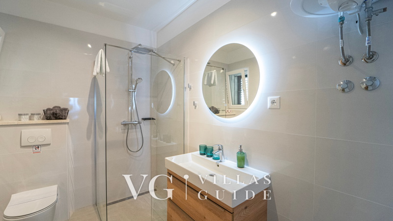 Villa Gardenal Bathroom