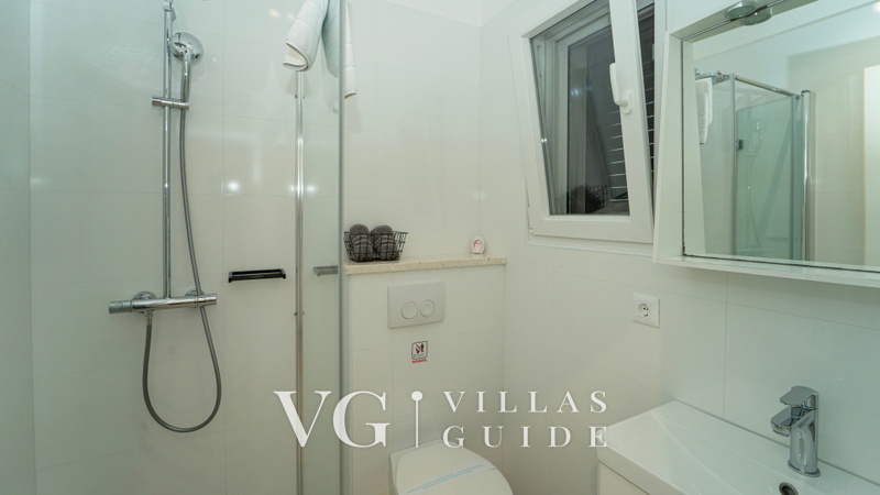 Villa Gardenal Bathroom