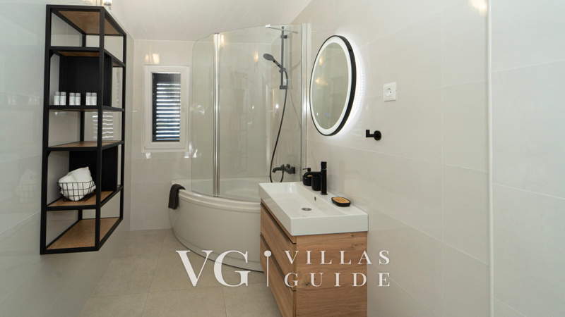 Villa Gardenal Bathroom