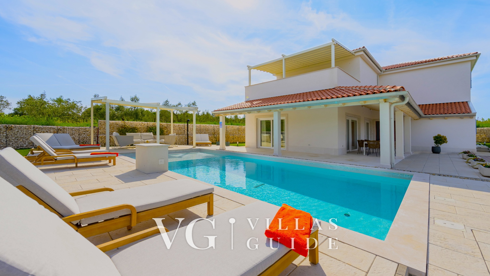 Villa Corsa Garden and property exterior