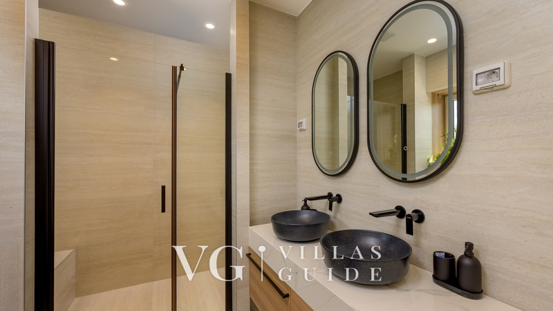 Villa Corsa Bathroom