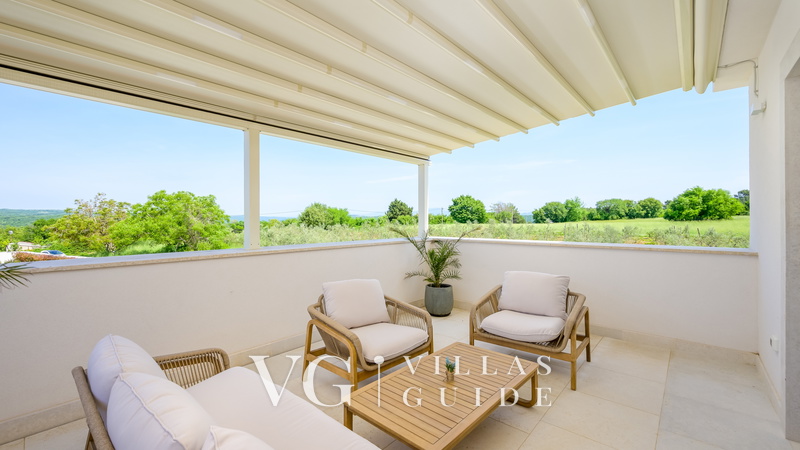 Villa Corsa Garden and property exterior