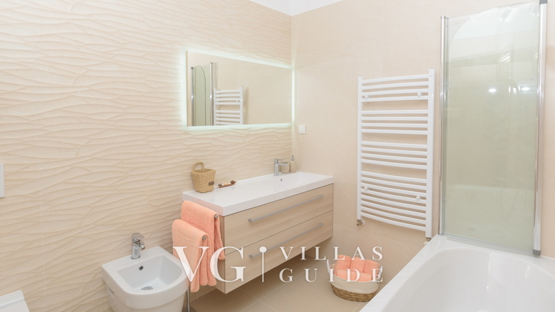 Villa Mattuzzi Bathroom