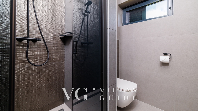 Villa Le Maris Bathroom