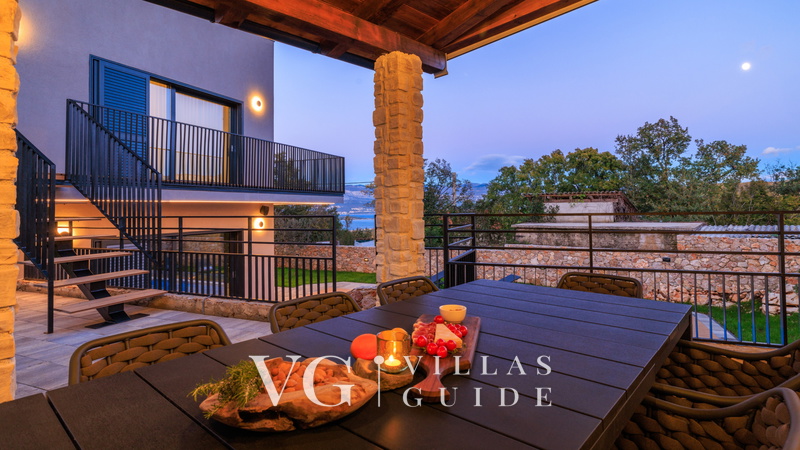 Villa Le Maris Garden and property exterior