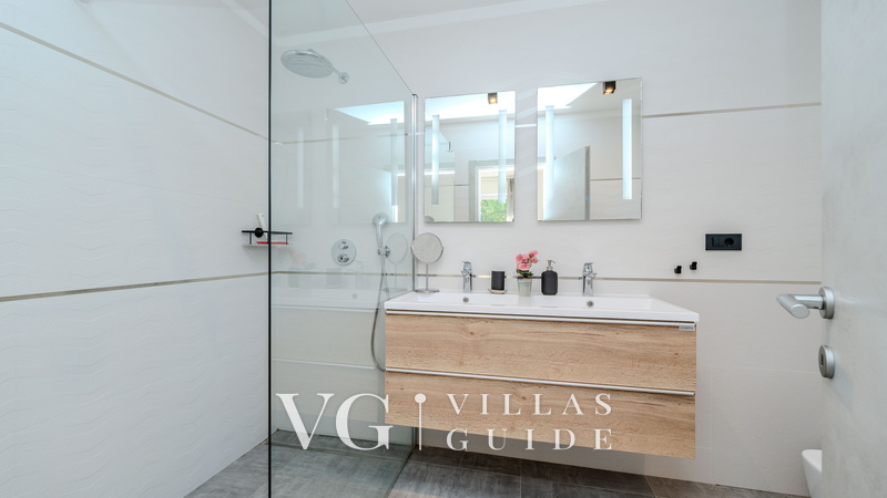 Villa Valle Malinska - Luxury Villa Bathroom