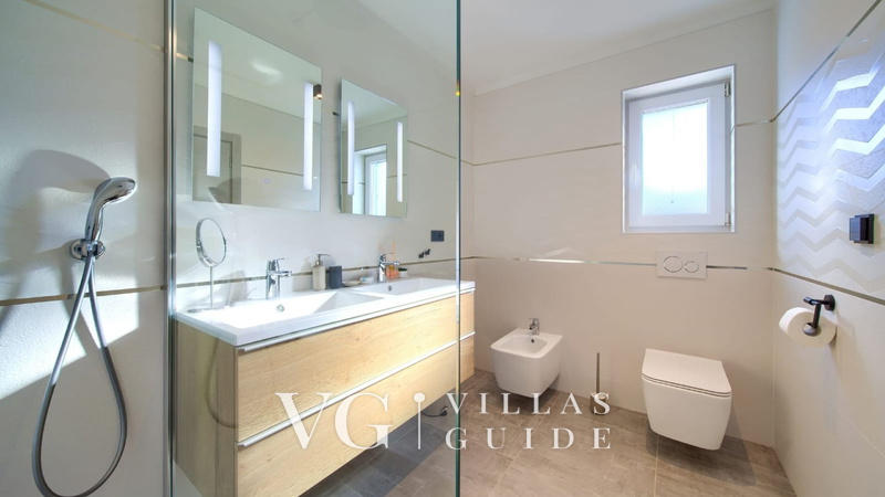 Villa Valle Bathroom