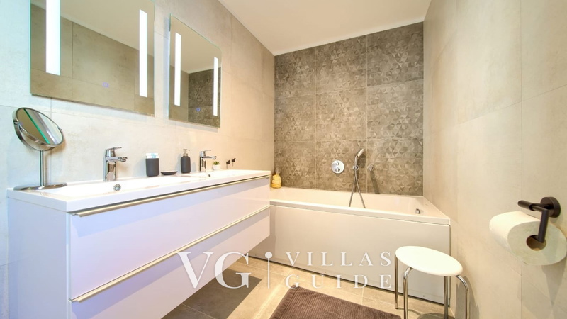Villa Valle Bathroom
