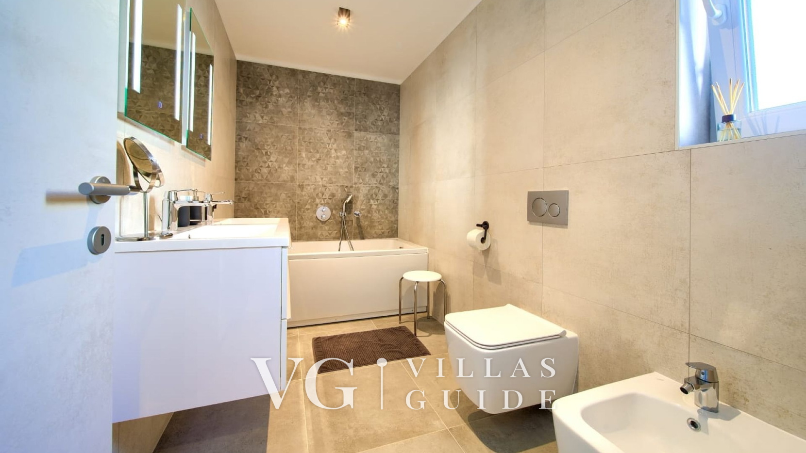 Villa Valle Bathroom