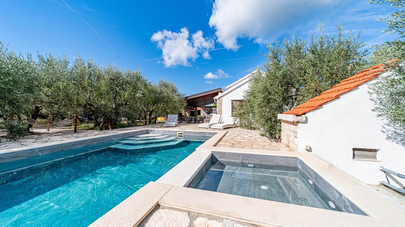 Holiday Home Ivan with heated pool
