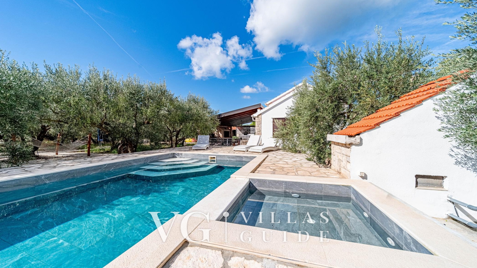 Holiday Home Ivan with heated pool Bazen