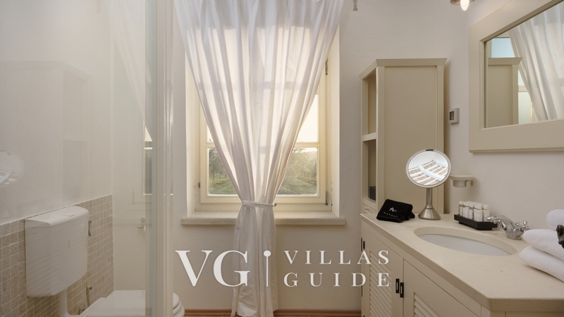 Villa Malipiero Estate Bathroom