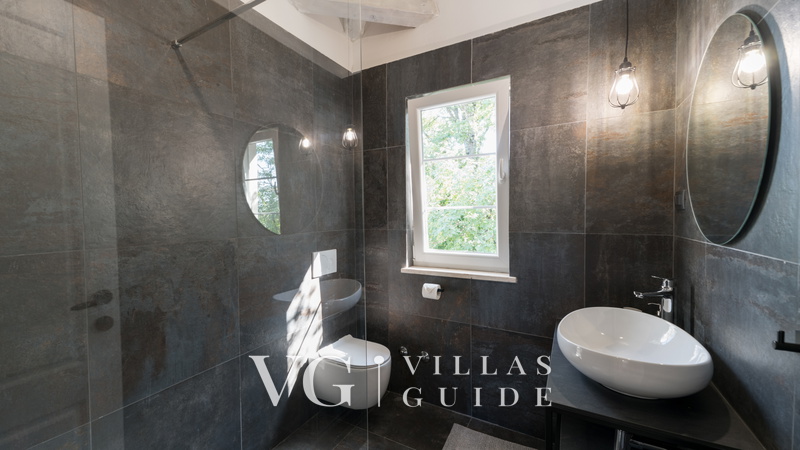 Casa Flavia Bathroom