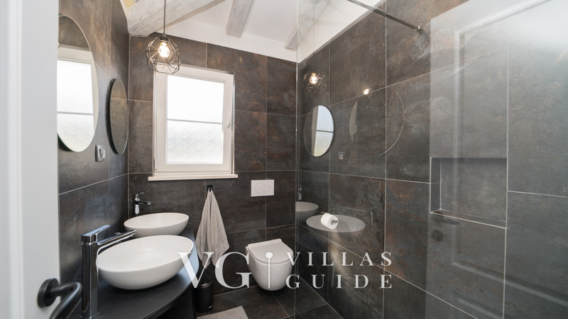 Casa Flavia Bathroom