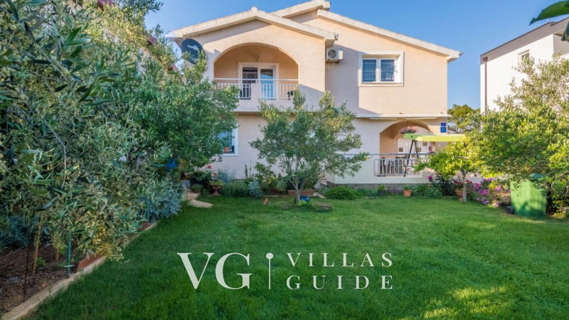 Apartment Bajić Garden and property exterior