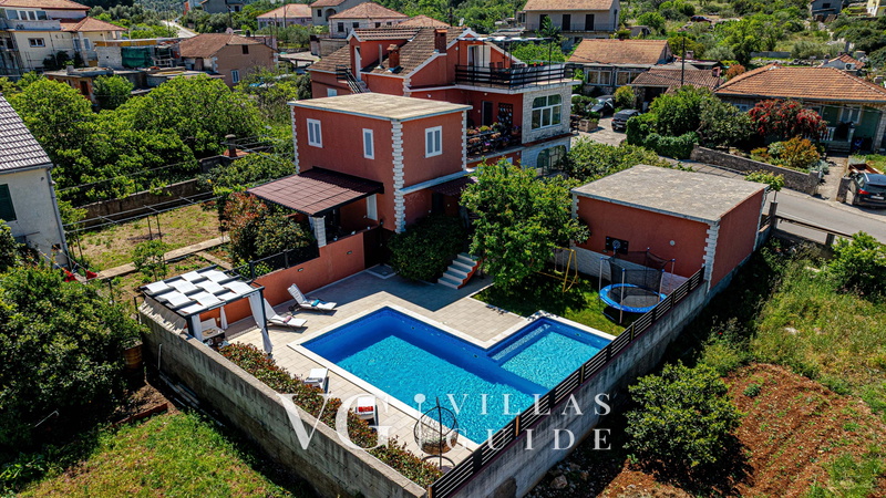 Villa Anna Microlocation