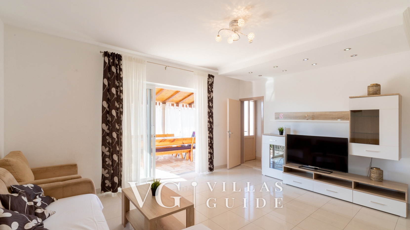 House Bolero with pool